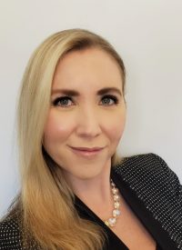 Beth Headshot Na-crop 2