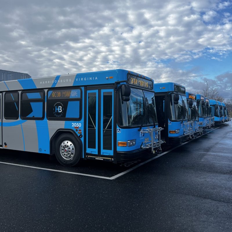 Mga bus sa paradahan